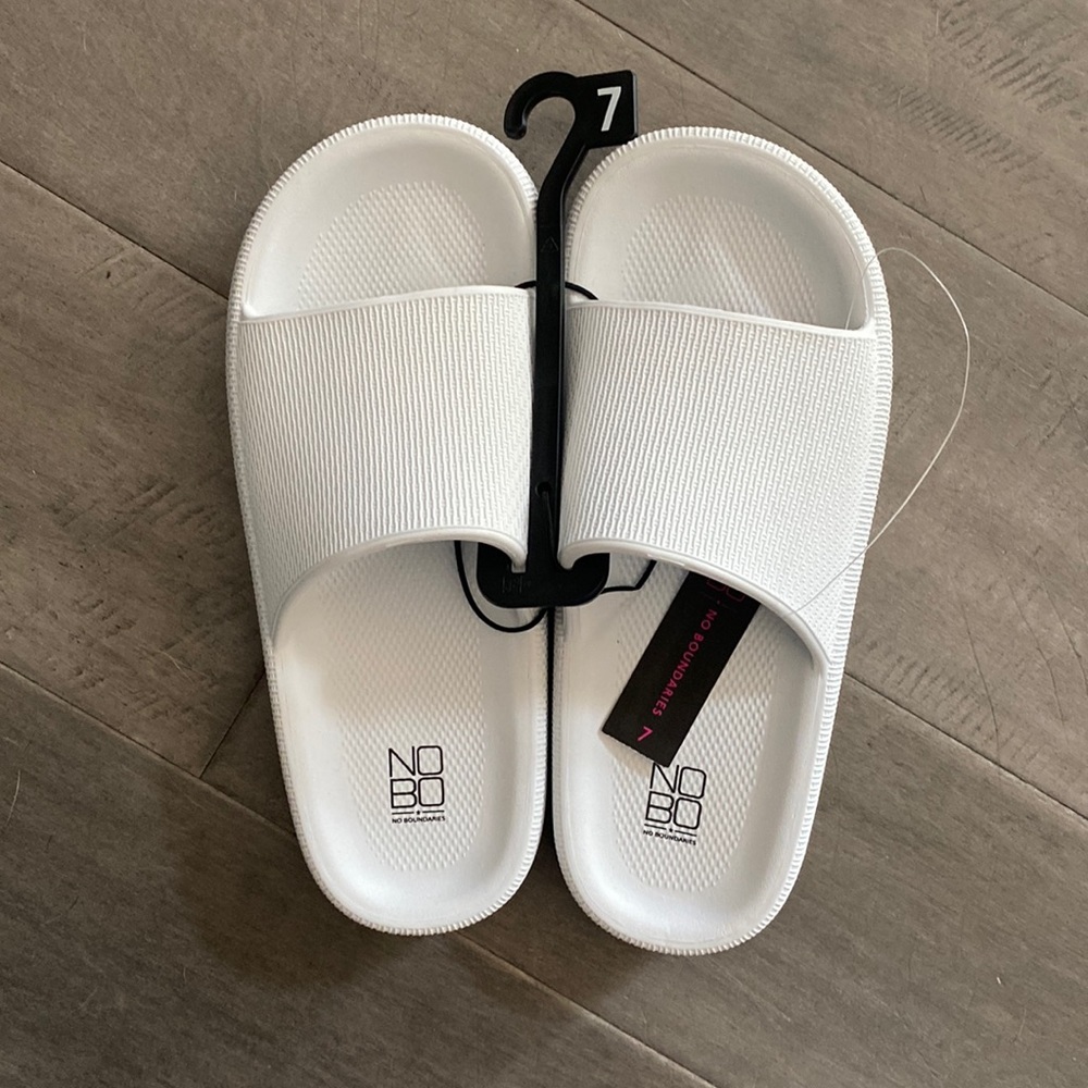 NWT - Cloud Slides - NEVER WORN